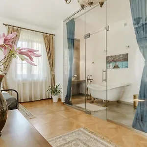 https://apartamenty-w-dworku-cheval.krakowhotelspoland.com