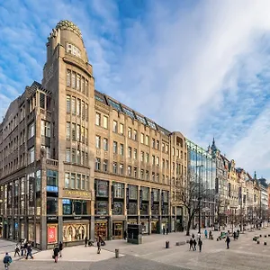 https://crown-palace-apartments-by-adrez.praguehotelsweb.com